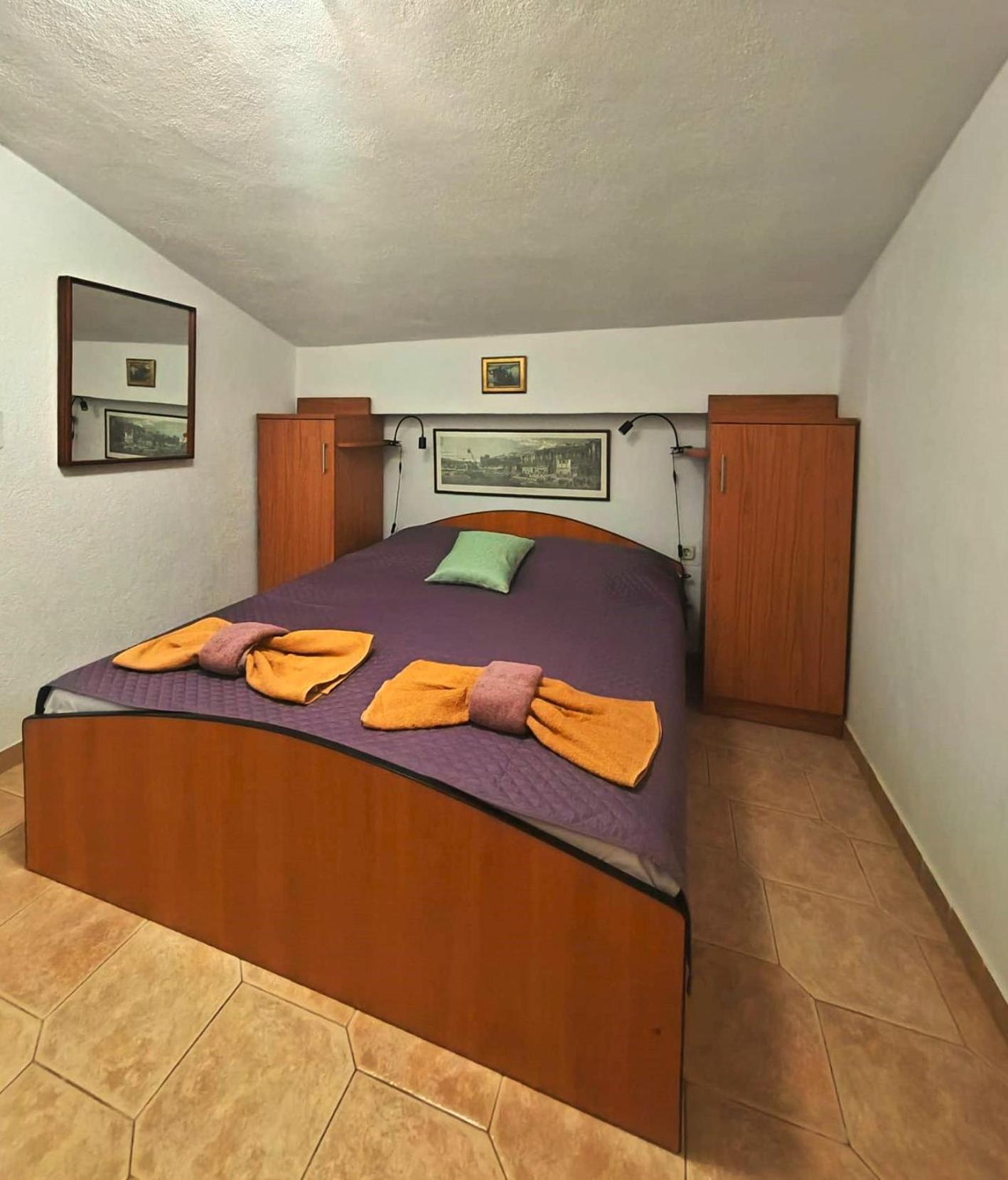 Apartments Turan Centrally Located With Free Parking Igrane Exterior foto